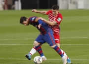 南宫体育-Uzi在巴塞罗那比赛中爆冷，逆转引发热议！的简单介绍